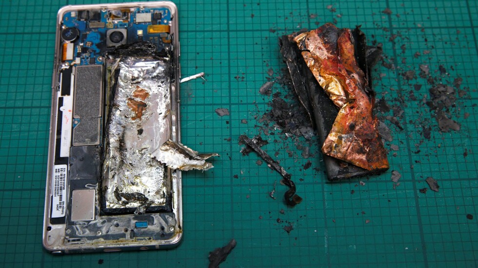 „Самсунг” спира от производство гърмящите телефони