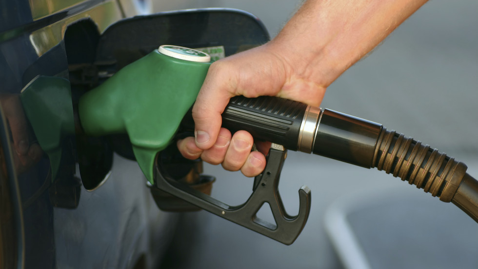 Прогноза: Бензинът и дизелът скачат до над 3,20 лв. за 2 г.