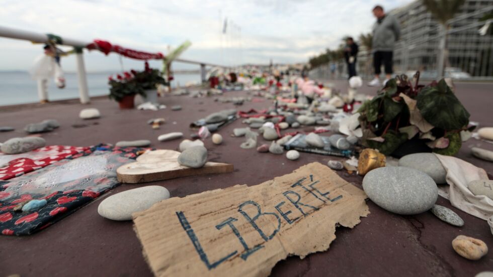 Три месеца след атентата животът в Ница продължава постарому 