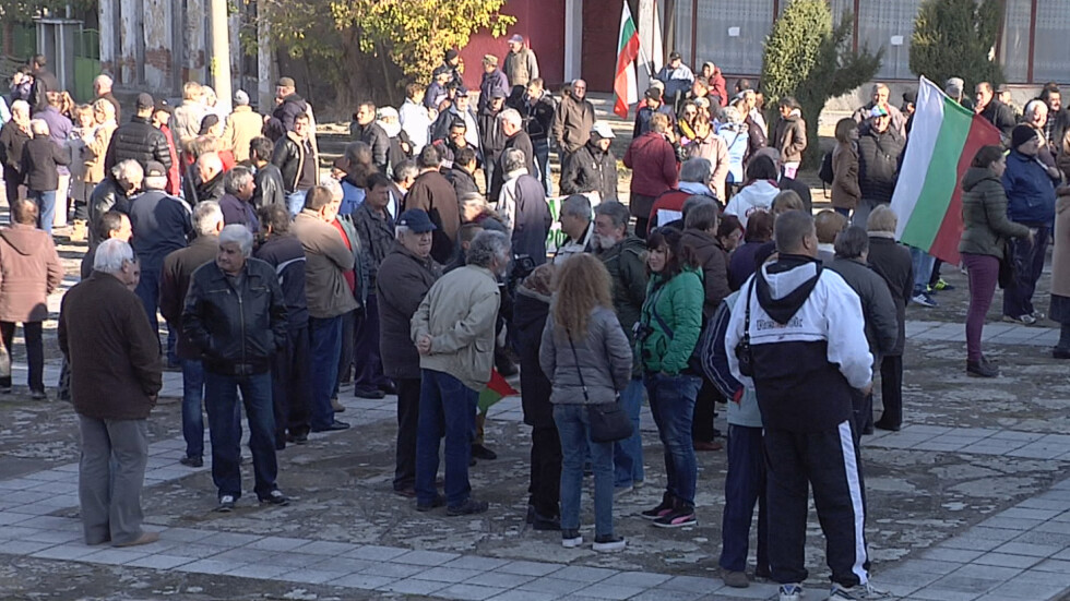 Разпити и напрежение след протеста срещу бежанците в Бояново