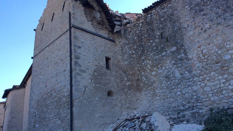 Земетресението в Италия: Преди и след (СНИМКИ и ВИДЕО)