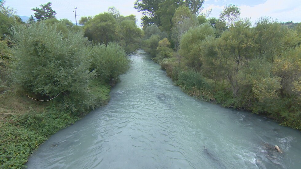 Полицията разследва случай с открито тяло във водите на река Черни Лом