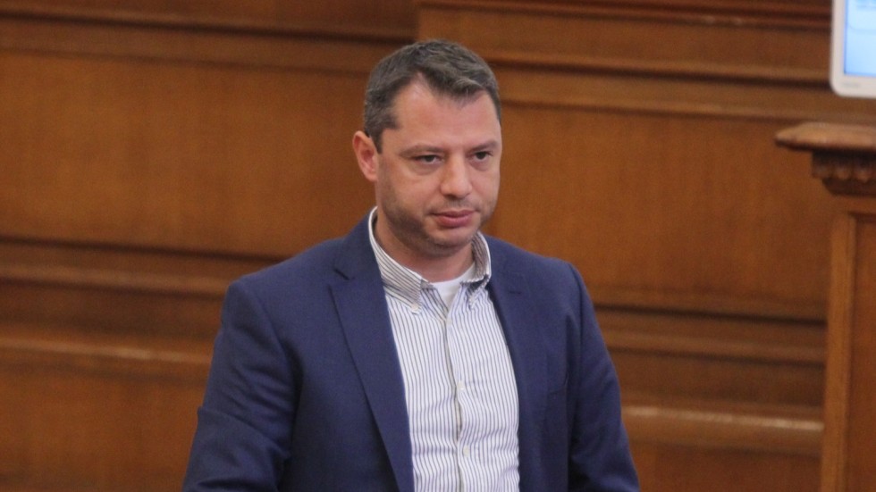 Делян Добрев все още не е подал оставка