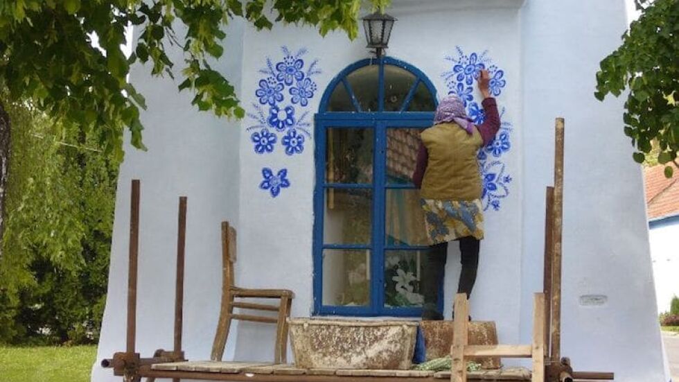 90-годишна баба украсява с рисунки улиците на чешко градче