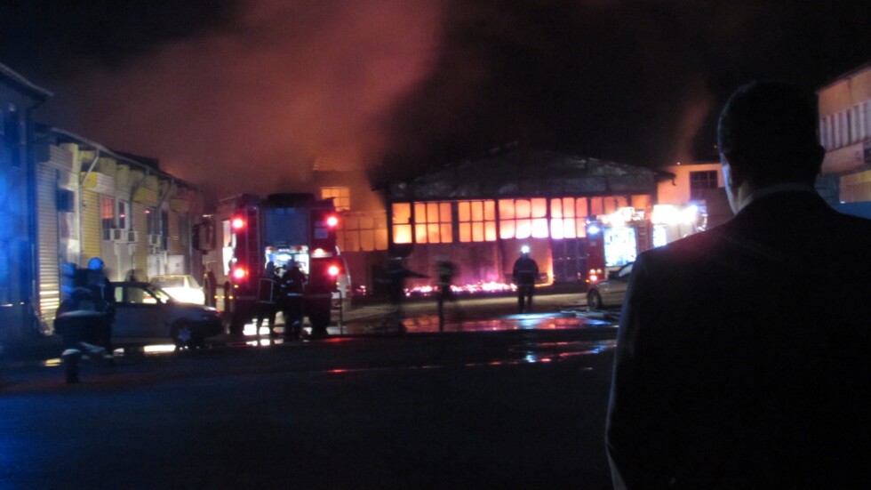  Голям пожар унищожи складове в Русе