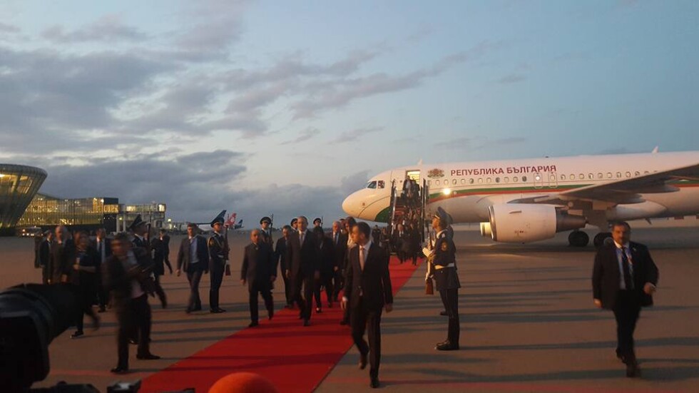 Президентът Румен Радев пристигна в Баку 