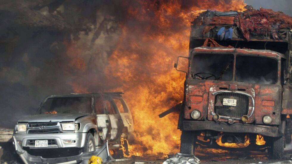 Камион бомба уби най-малко 50 души в сомалийската столица