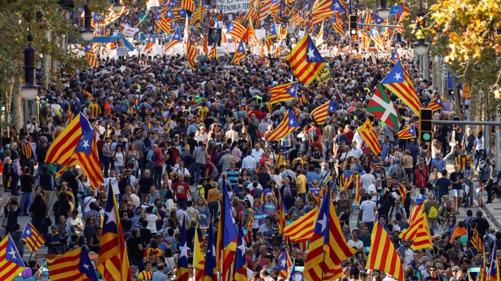 Стотици хиляди на протест в Барселона (ВИДЕО И СНИМКИ)