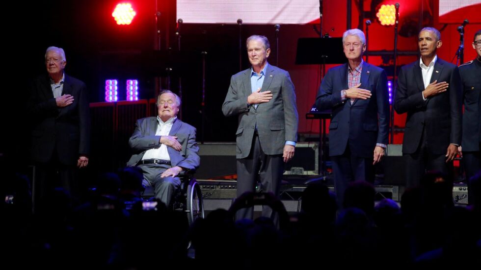 Петима президенти се появиха заедно на концерт за жертвите от ураганите в САЩ