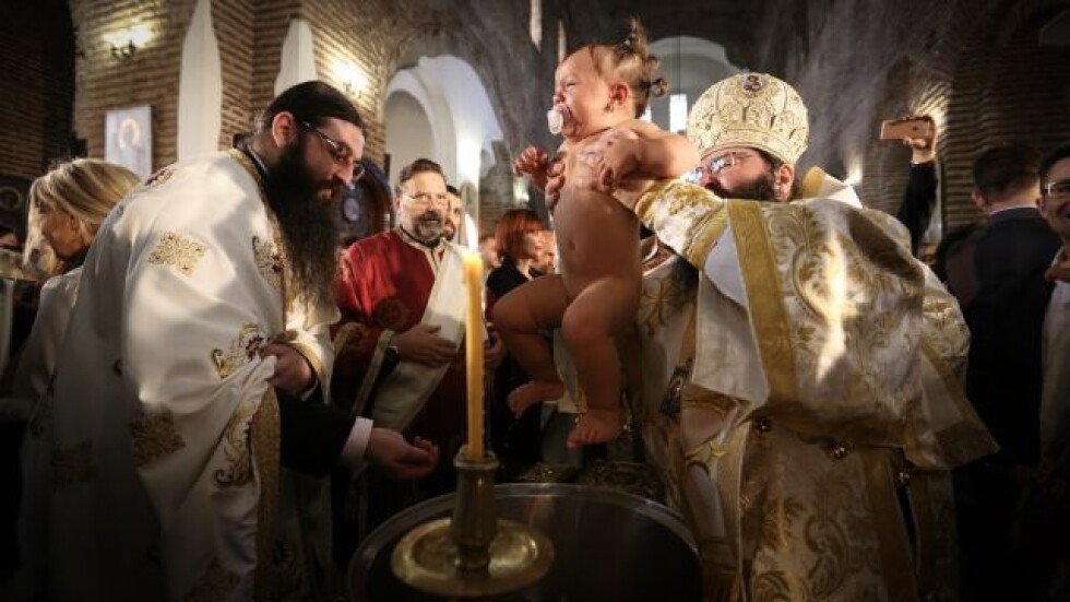 Масово кръщение на бебета за втори път в кампанията „Направи го за България”