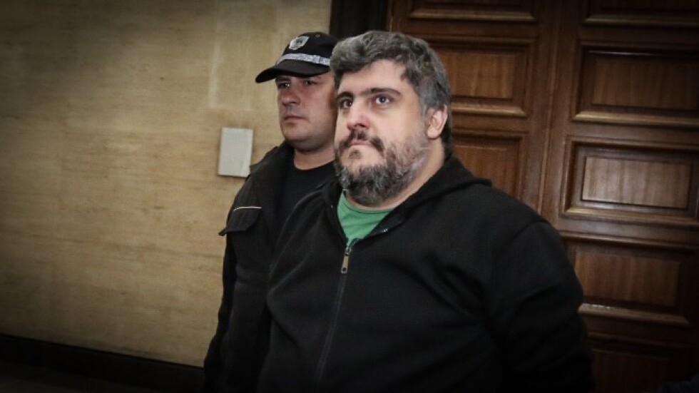 Фейсбук измамникът Спас остава в ареста