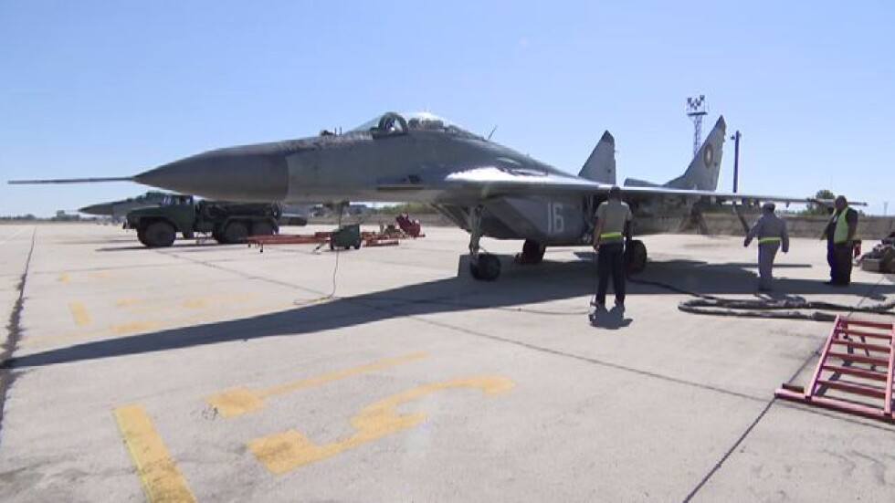 Бойкот в авиобаза „Граф Игнатиево”: Военните пилоти отказаха да летят (ОБЗОР)