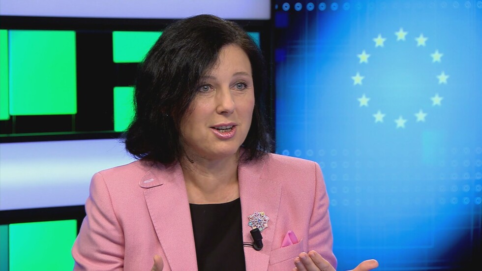 Еврокомисар Вера Йоурова: Искаме да видим, че борбата с корупцията е необратима
