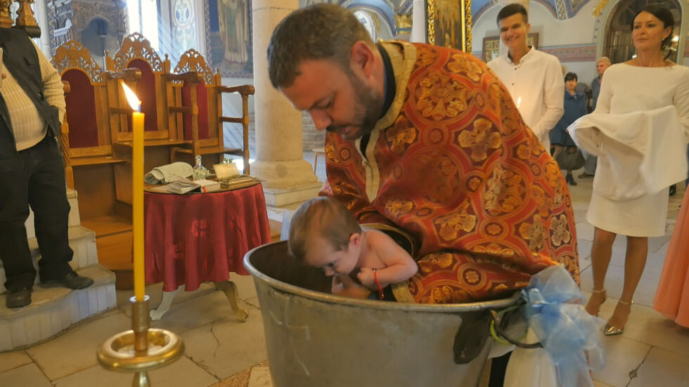Николай, роден на борда на полет на "Луфтханза", беше кръстен