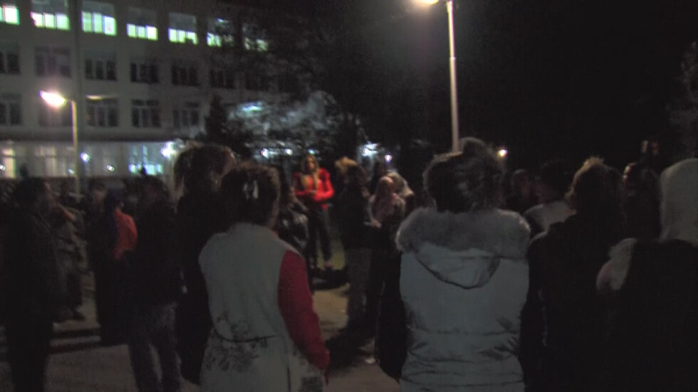 Тълпа се опита да нахлуе в спешното отделение на болницата в Пазарджик