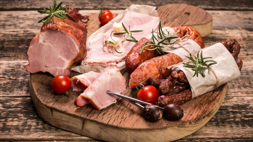 Обработеното месо повишава с 9% риска от рак на гърдата