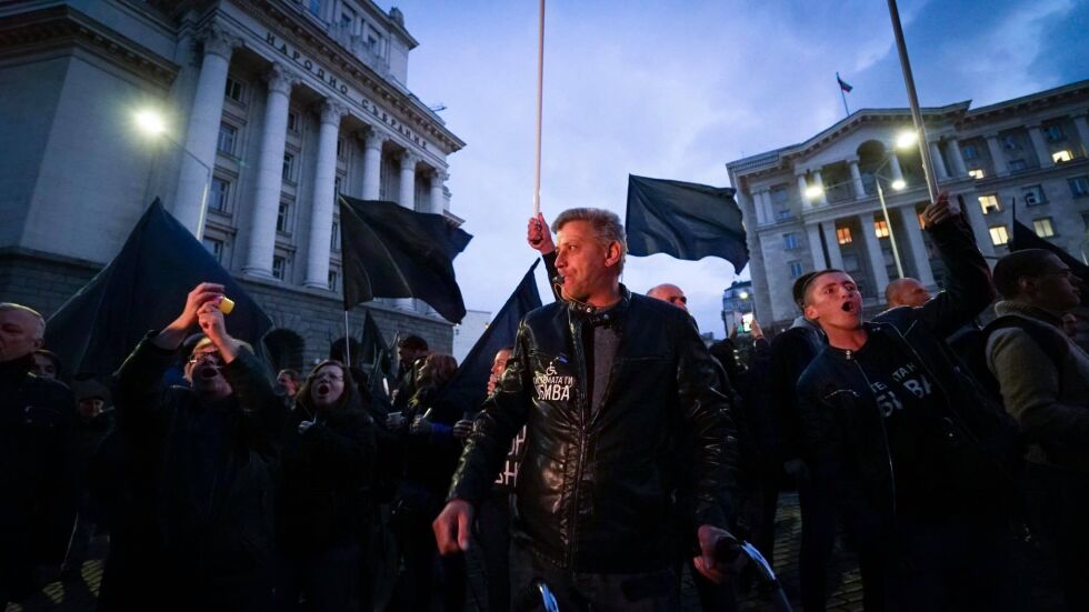 Протести за оставката на Валери Симеонов, бул. „Дондуков” пак е блокиран (ОБЗОР)