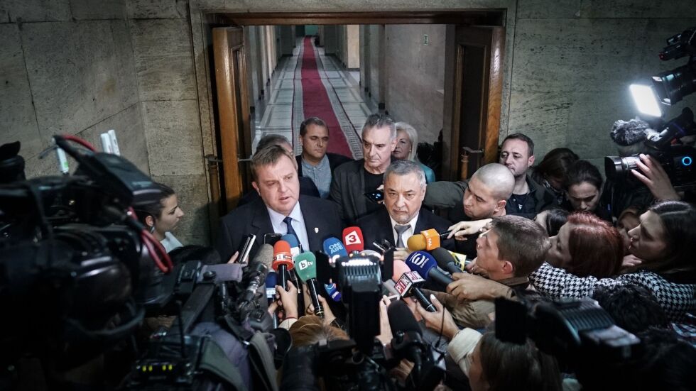 След Коалиционния съвет: Каракачанов против оставката на Валери Симеонов (ОБНОВЕНА)