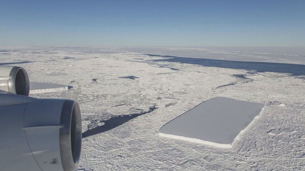 НАСА засне айсберг в правилна правоъгълна форма