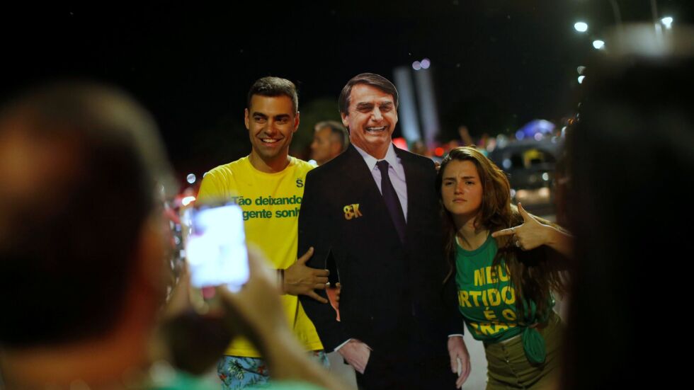 Парашутист, популист, президент: Жаир Болсонаро е новият силен човек в Южна Америка