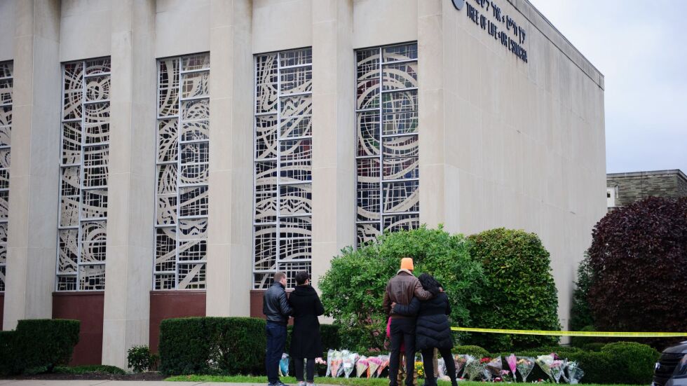 Убиецът от синагогата в Питсбург бе оставен в ареста без право на гаранция 