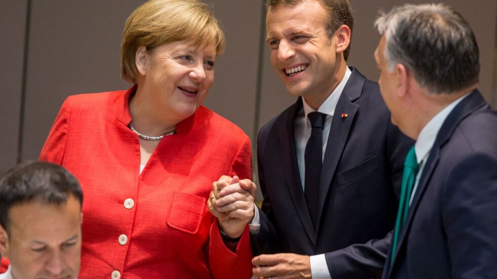 Макрон приветства „изключително достойното решение” на Меркел
