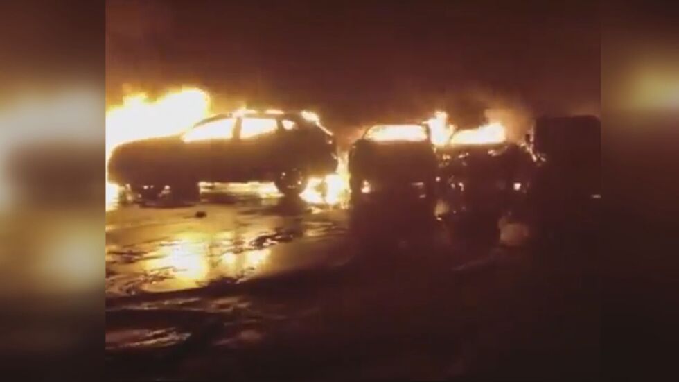 Стотици чисто нови коли изгоряха при пожар в Италия
