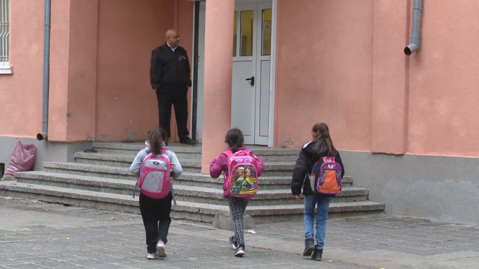 След провокациите: Връщат ли се на училище децата в Сливен?