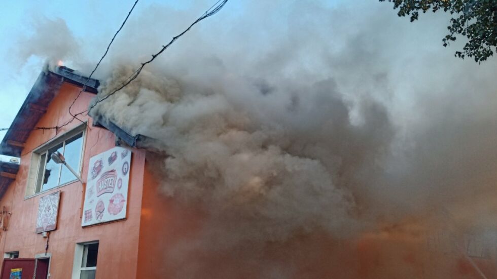 Голям пожар в пловдивски склад за сладкарски изделия