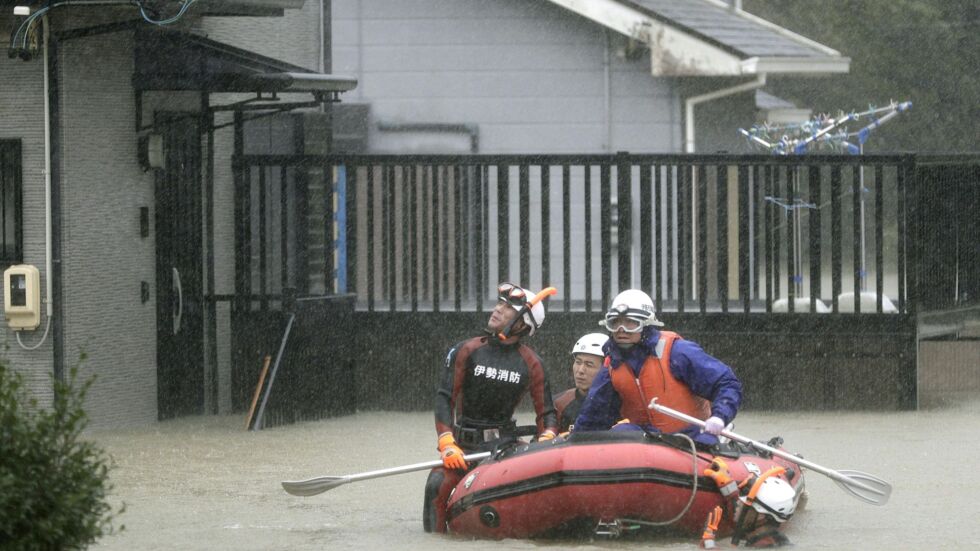 Тайфунът "Хагибис" взе две жертви и рани 70 други