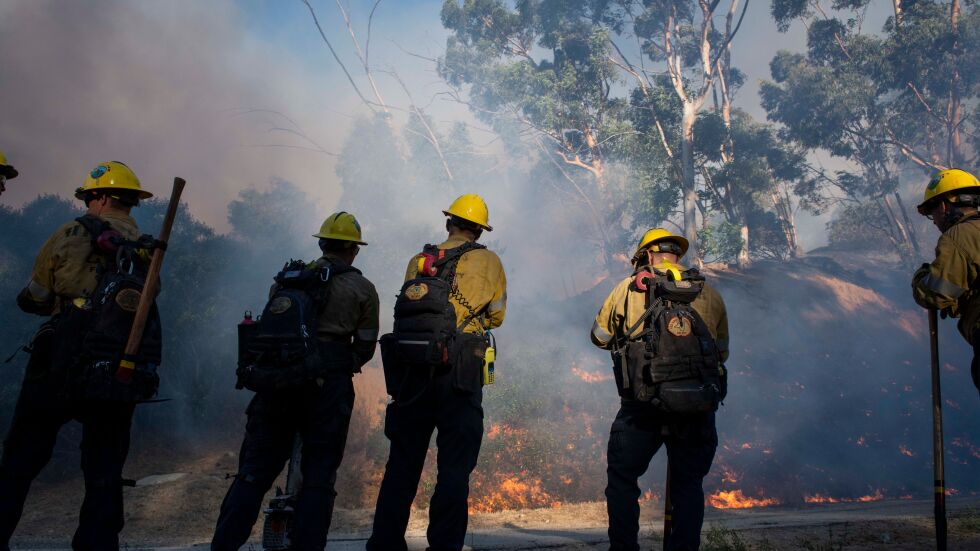 100 хил. души са евакуираните заради горски пожари в Калифорния