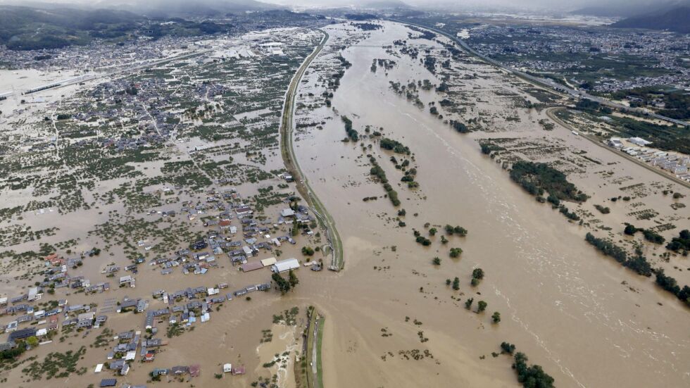 Най-малко 19 жертви на мощния тайфун "Хагибис"
