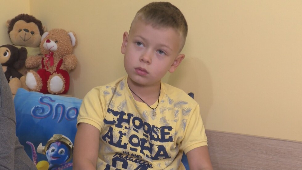 Вълна от съпричастност към 7-годишния Иван, който няма право на безплатно лечение