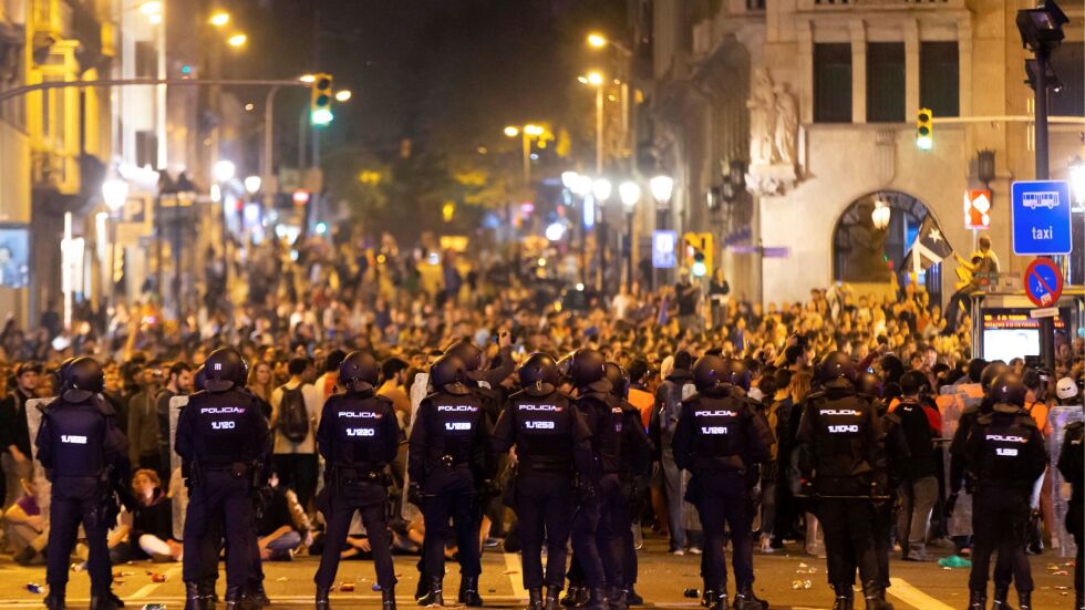 Испанското правителство се готви да отговори на протестите в Каталуния