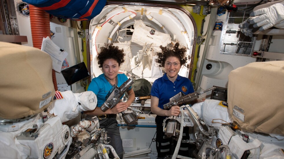 НАСА стартира първата операция само с жени астронавти в открития космос