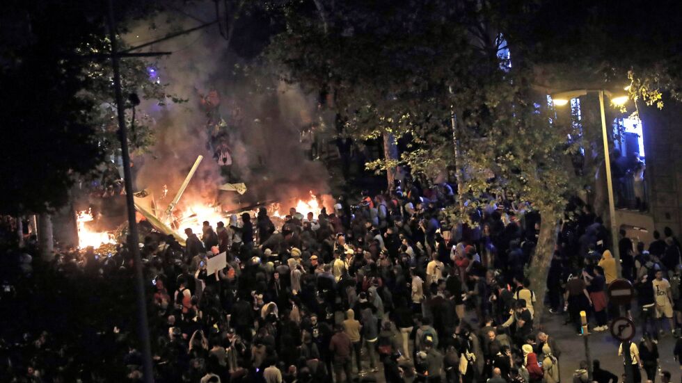 Гумени куршуми и димни гранати на протеста в Барселона