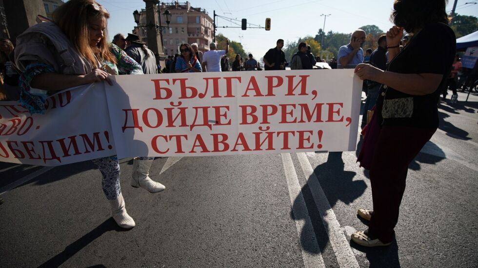 Протест "Против" избора на Иван Гешев за главен прокурор блокира Орлов мост