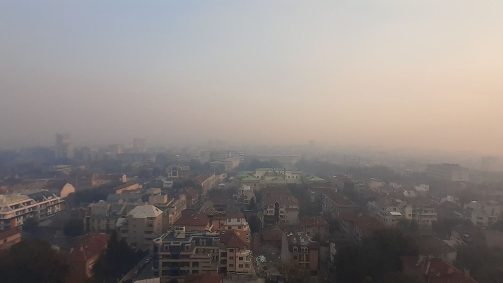 Гъст задушлив дим от Румъния обгази Русе