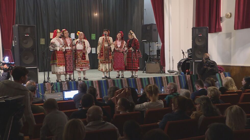 ВМРО закри предизборната си кампания с фолклорен концерт в кв. "Враждебна"