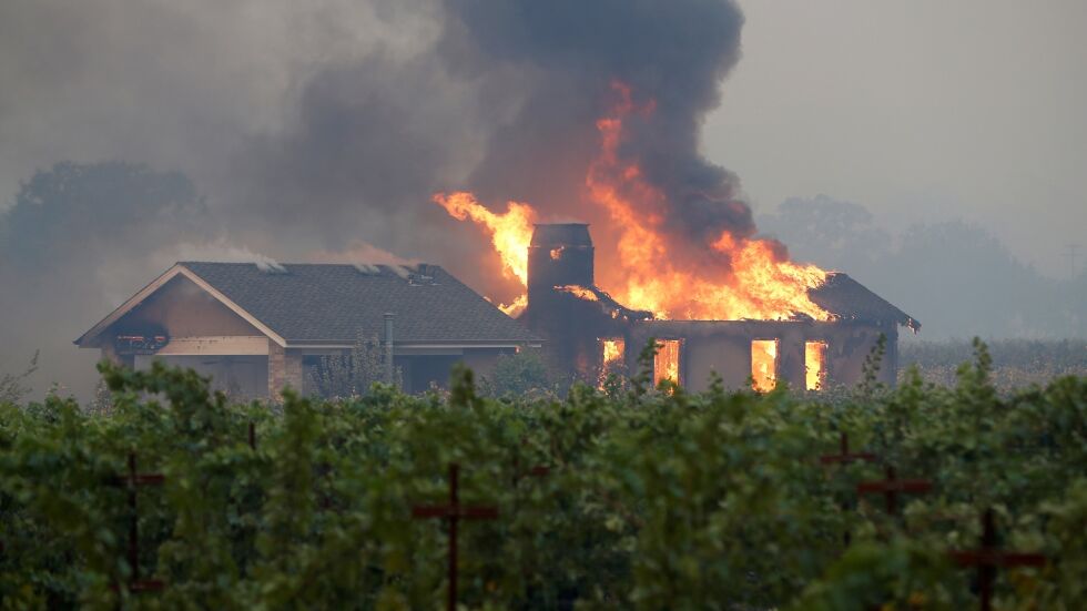 180 хил. домакинства в Калифорния са без ток заради горските пожари