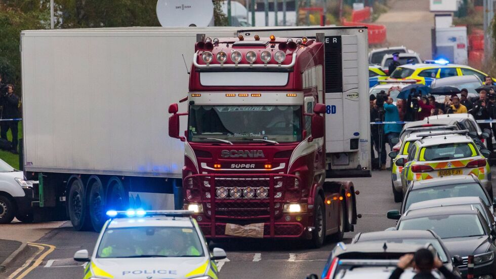 Пуснаха под гаранция трима от задържаните по случая с камиона убиец в Англия 