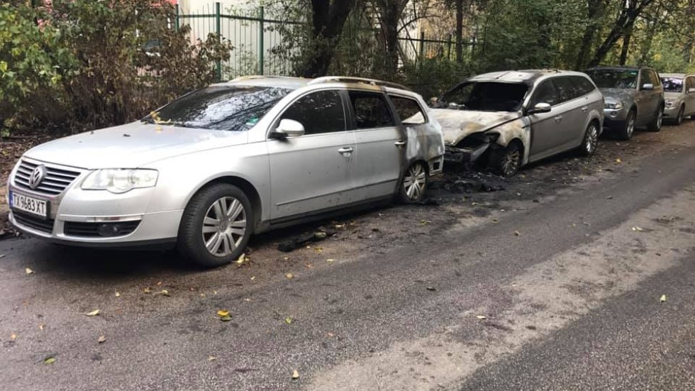 Подпалиха седем автомобила в столичния квартал „Хиподрума” (СНИМКИ)