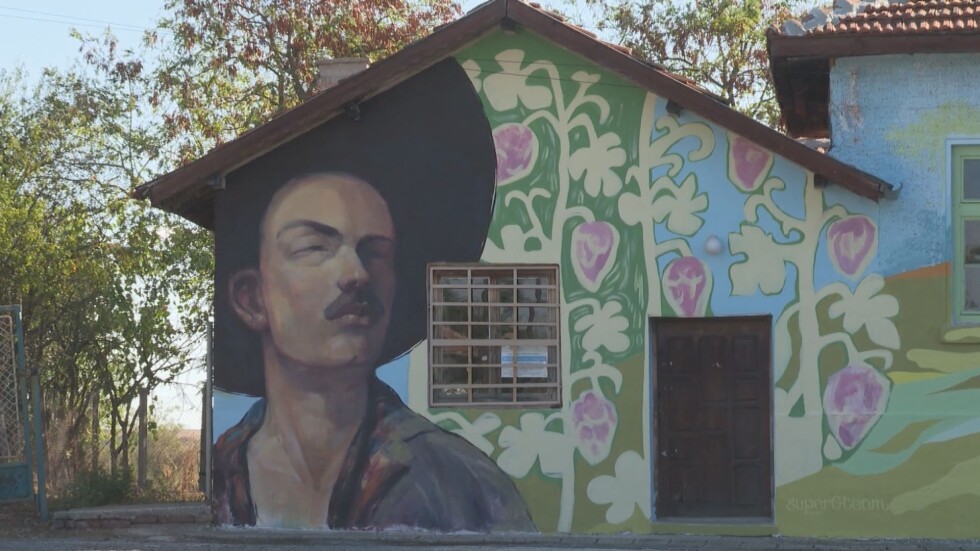 „От Видинци до Париж“: Картини оживяха по сградите на ямболско село