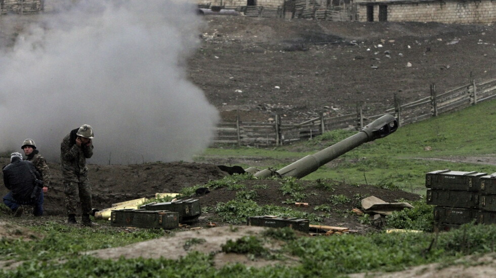 Танкове, оръдия, дронове и камери: Войната в Нагорни Карабах вече е и информационна