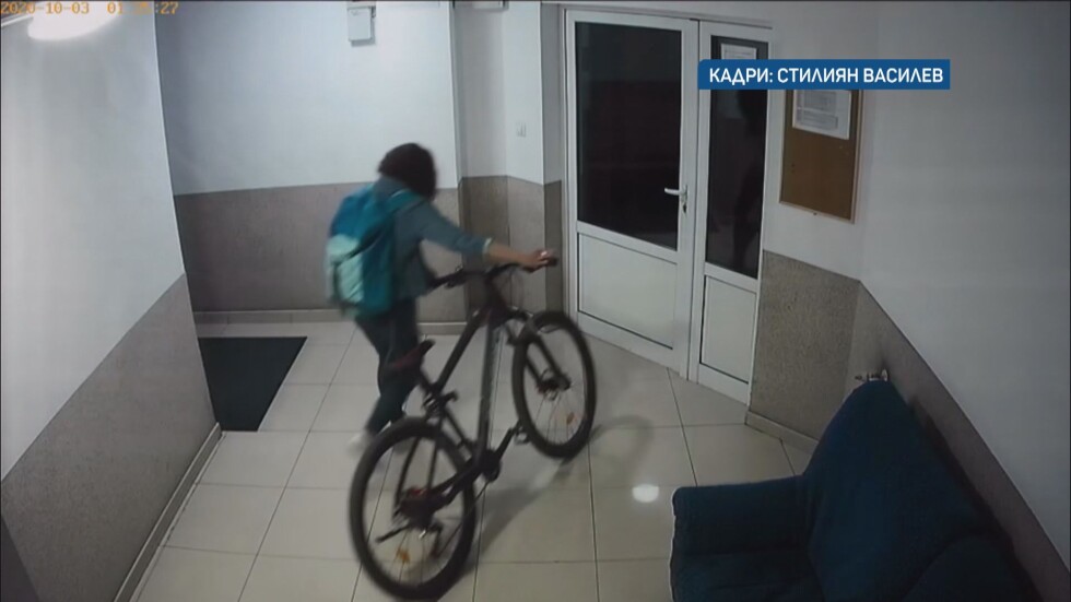 Жена открадна 4 велосипеда от един и същ гараж
