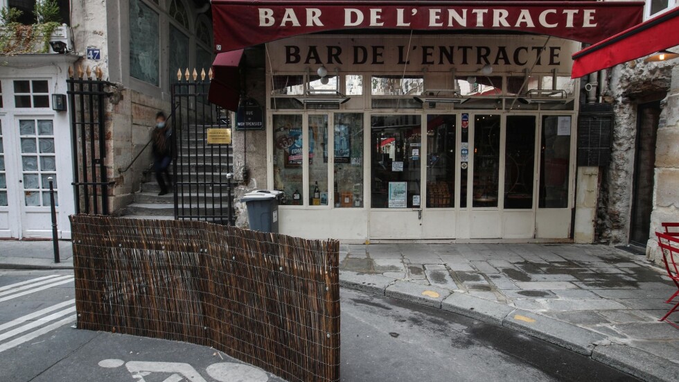 Още градове във Франция ще затворят баровете след ръст на новозаразени с COVID-19