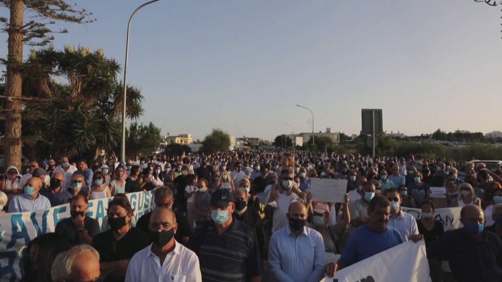 Кипърски гърци протестираха срещу отварянето на крайбрежието на Вароша