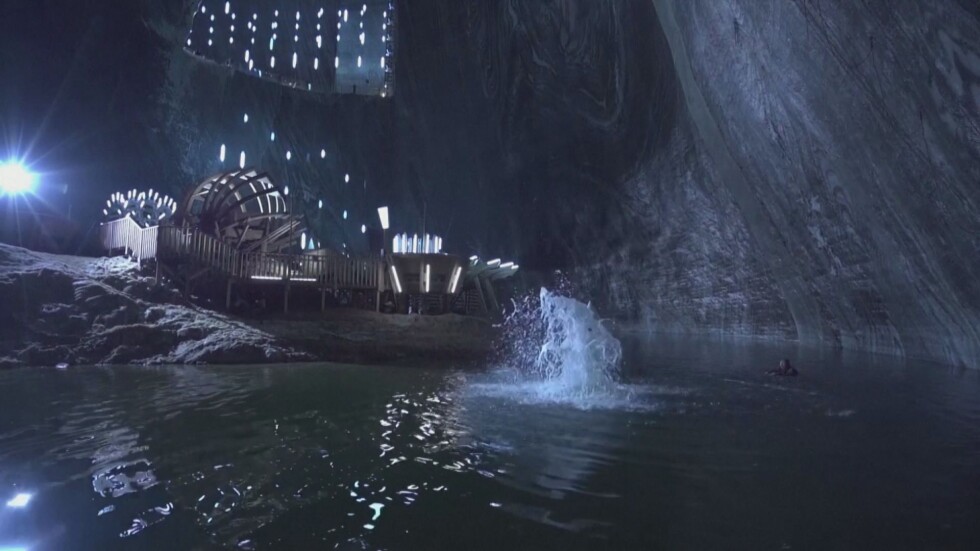120 метра под земята: Водолази се гмурнаха в една от най-старите солни мини в света