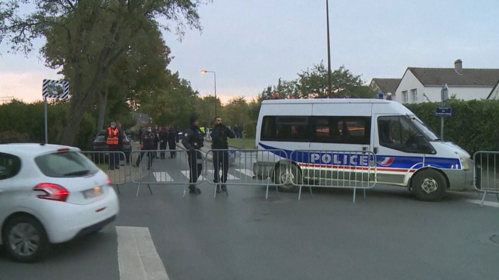 9 души са в ареста във връзка с убийството на учител във Франция
