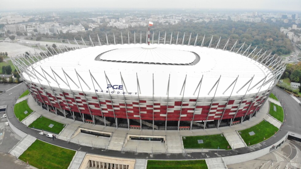 Националният стадион във Варшава се готви да стане полева болница